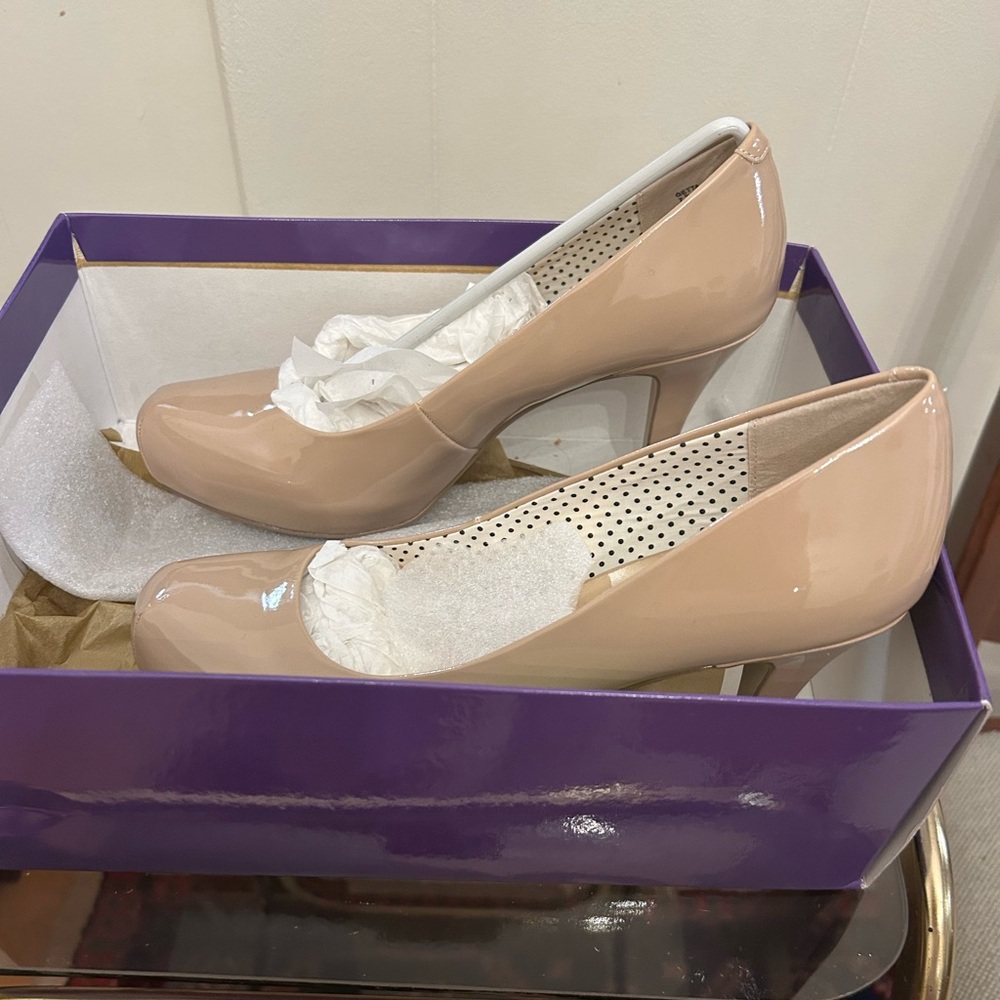 Brand new- Madden Girl mid-heel pumps - square toe and a slender heel.